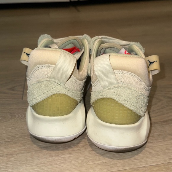 Nike cream and green Jordan MA2 (5.5Y size or 7.5 women’s) - Picture 3 of 4